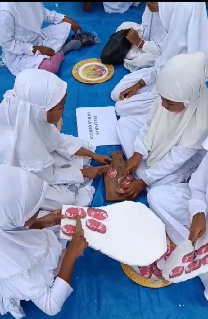 Qurban Bukan Pelajaran Kekerasan, Cara Menjelaskan Idul Adha kepada Anak dengan Lembut