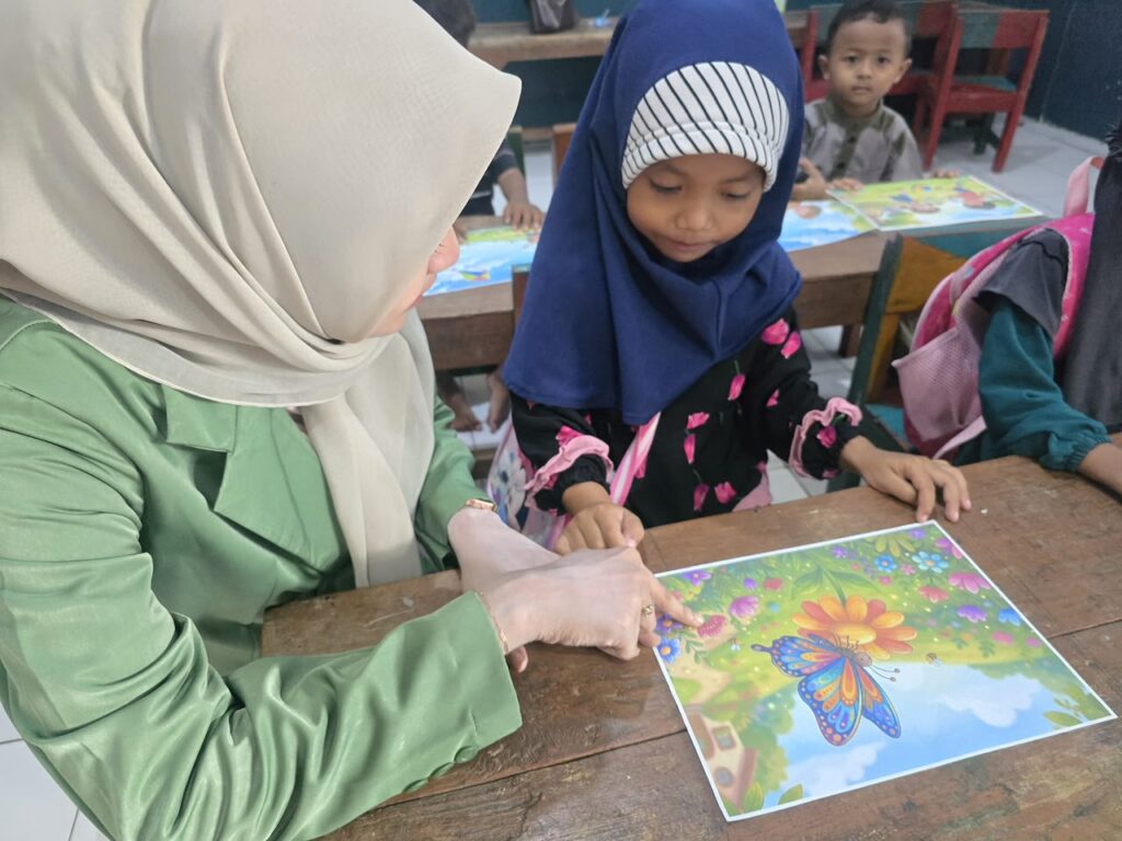 Mahasiswa PIAUD UNUGIRI Teliti Penggunaan Lembar Gambar Tanpa Teks untuk Meningkatkan