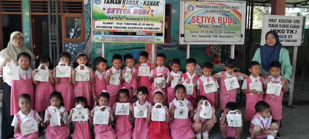 Kreatif Bersama Alam, Mahasiswa PIAUD Teliti Pengaruh Eco Art terhadap Creative Thinking Anak