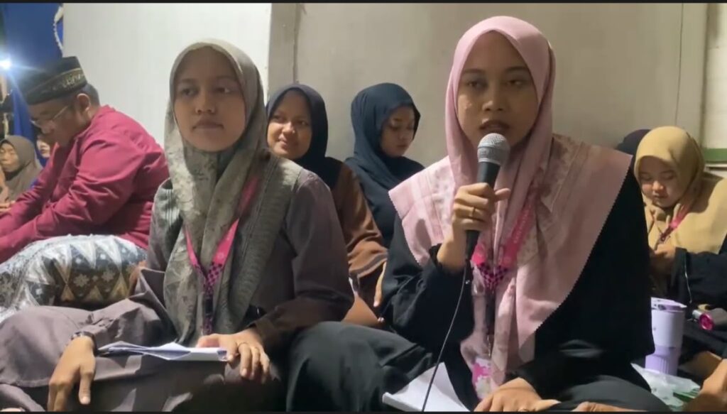 Mahasiswa Piaud Unugiri dalam Kelompok KNN Pejok Kedungadem Menjadi Pemateri dalam Sosialisasi Tabungan Haji dan Emas.